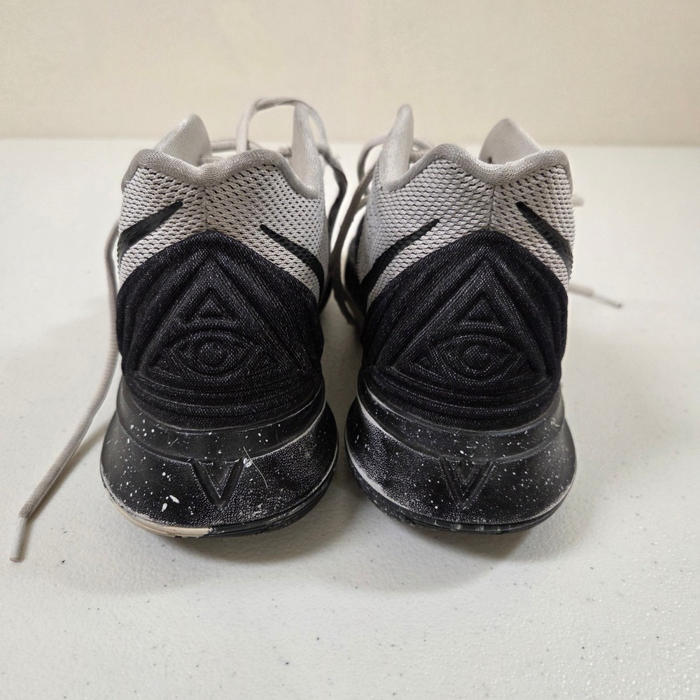 Nike Kyrie 5 Oreo White Black Basketball Shoes Mens 9 AO2918-100 - Picture 5 of 6
